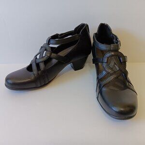 WIDE Earth Women's Black Virtue Leather Strappy Ankle Pump Size 9.5D